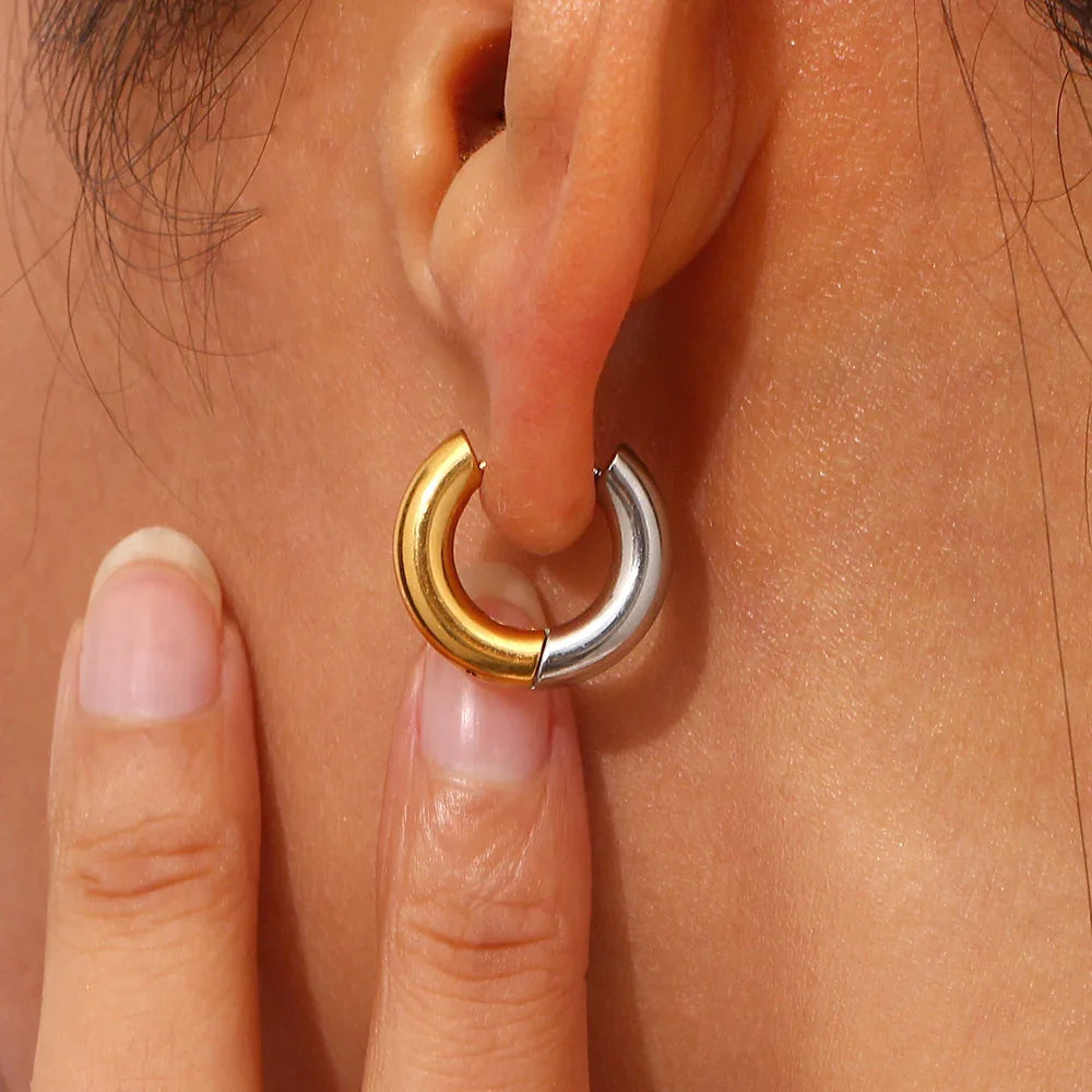 Neve - Hoop Earring