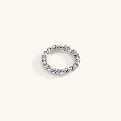 Kelly - Classic Twisted Ring