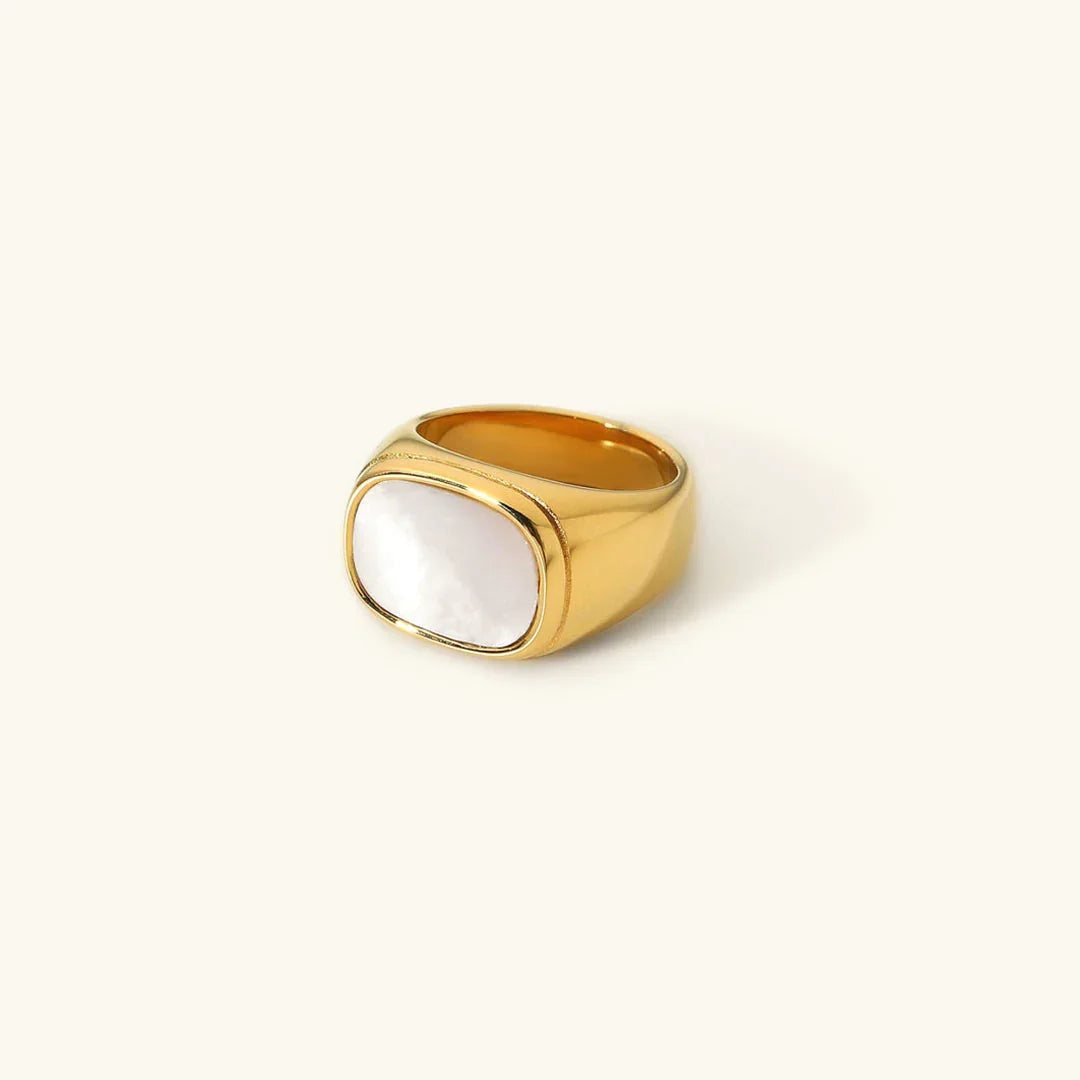Lizzie - Square Shell Ring