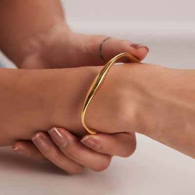 Kennedy - Curved Gold Bangle