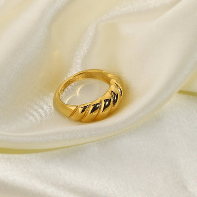 Patsy - Gold Croissant Ring