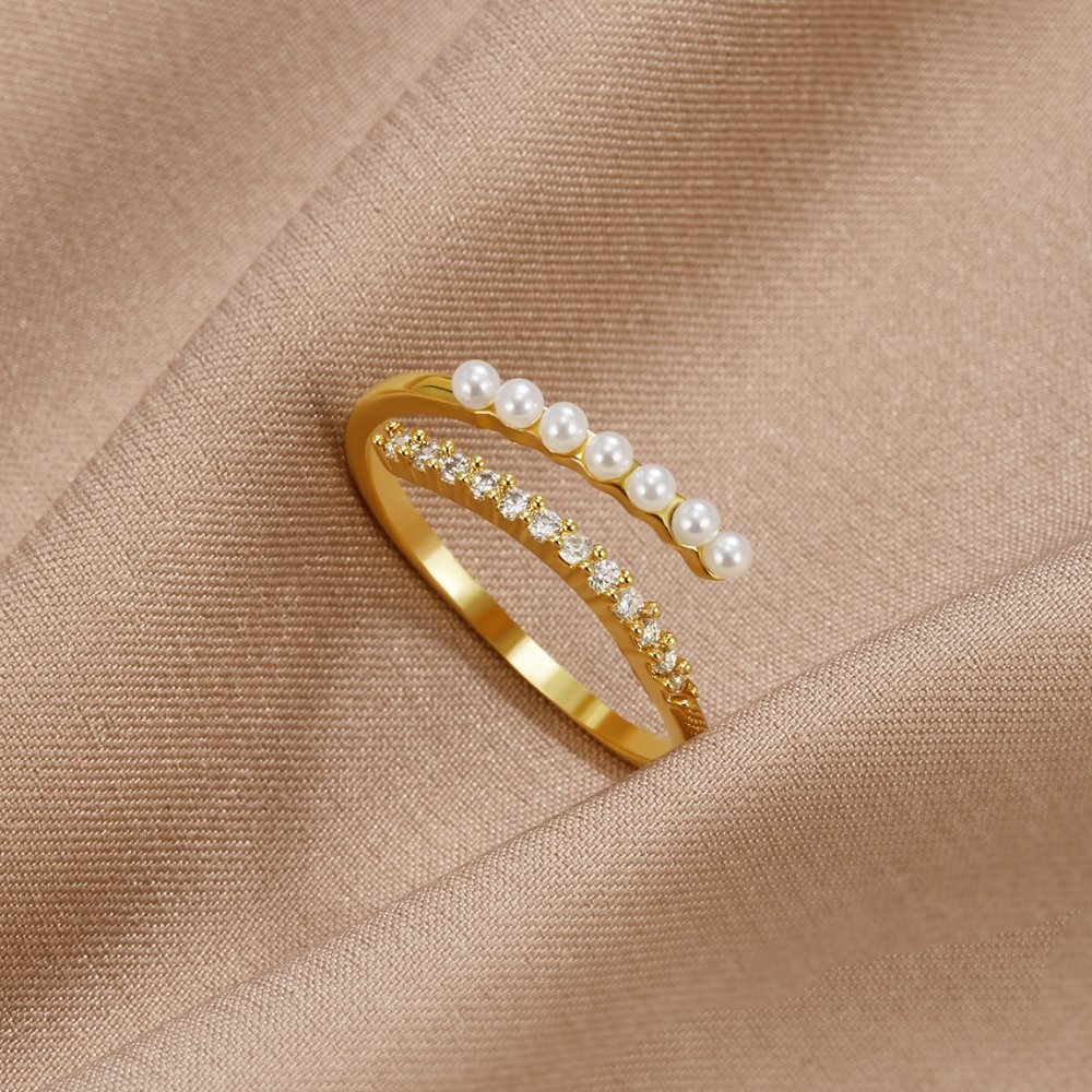 Teresa - Pearl & Crystal Ring